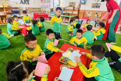 HOẠT ĐỘNG CHÀO MỪNG NGÀY NHÀ GIÁO VIỆT NAM 20/11 “Làm thiệp tặng cô ngày 20/11”.