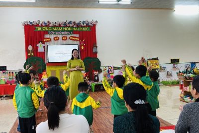 HOẠT ĐỘNG CHÀO MỪNG NGÀY NHÀ GIÁO VIỆT NAM 20/11: Cùng bé kể chuyện