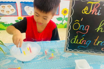 Thí nghiệm: “ỐNG HÚT ĐỨNG TRONG NƯỚC”